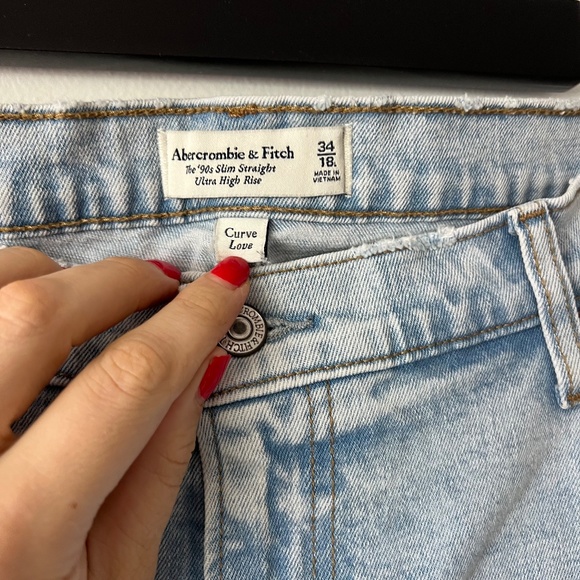 Abercrombie & Fitch Curve Love Ultra High Rise 90s Slim Straight Jean 34 / 18L - Picture 4 of 7